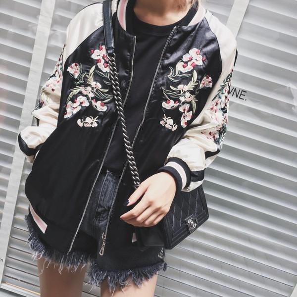 桜の多用途 Blossom Verso Sukajan Souvenir Bomber Jacket