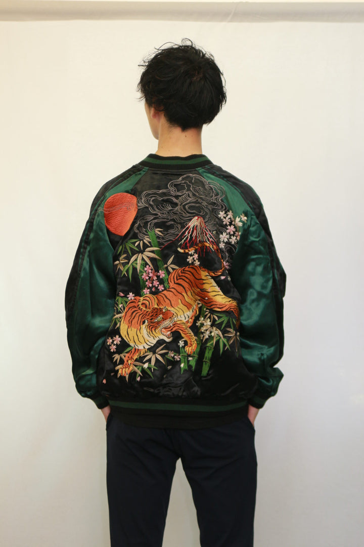 藤虎 Fuji Tora Sakura Sukajan Souvenir Bomber Jacket